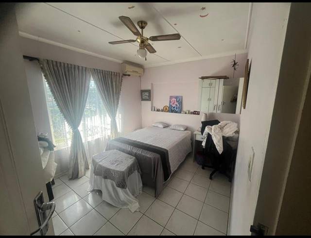 6 BEDROOM HOUSE FOR SALE IN UMHLATHUZANA